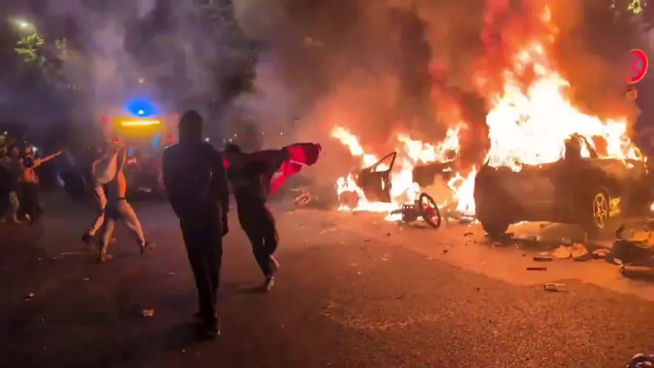 Hordaként őrjöngő migránsok támadtak és borították lángba Párizs utcáit + videók