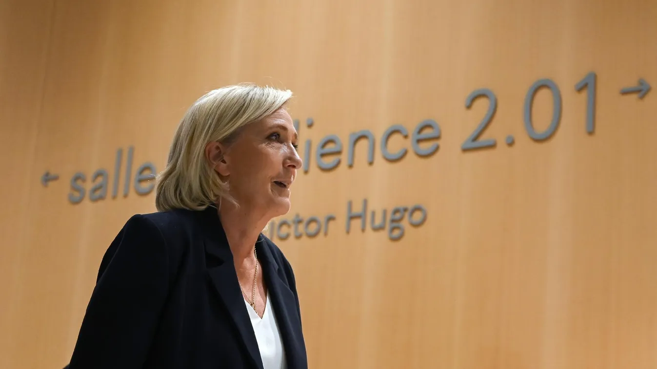 A Marine Le Pen vezette tömörülés kilátásba helyezte a francia kormány megbuktatását