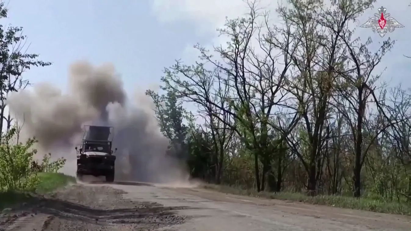 A választás tétje, hogy a háború vagy a béke irányába megy Európa + videó