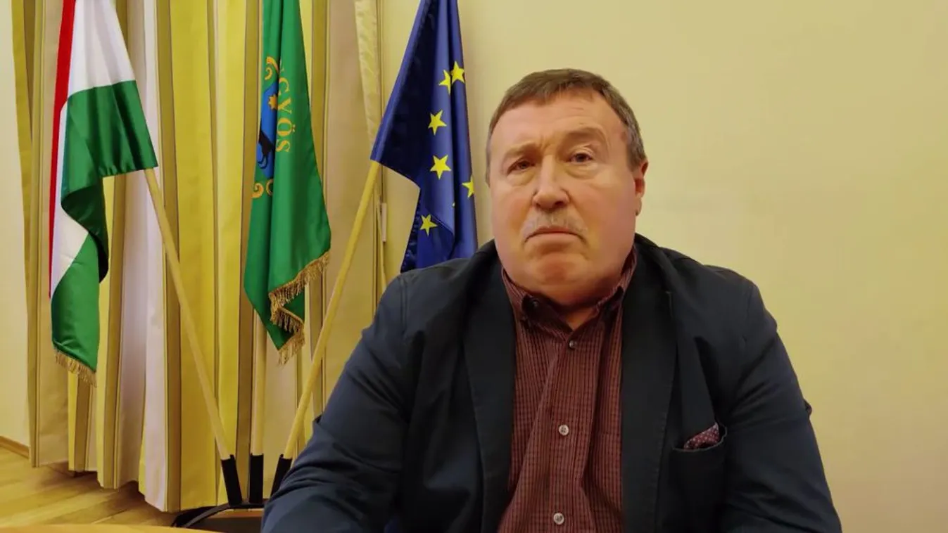 Így próbál magyarázkodni a magát és feleségét soron kívül beoltató gyöngyösi baloldali polgármester