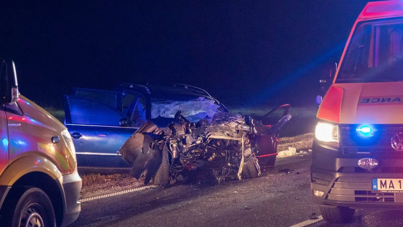 Buszbaleset Zalában: tilosban előzött az autó, 18-an sérültek meg