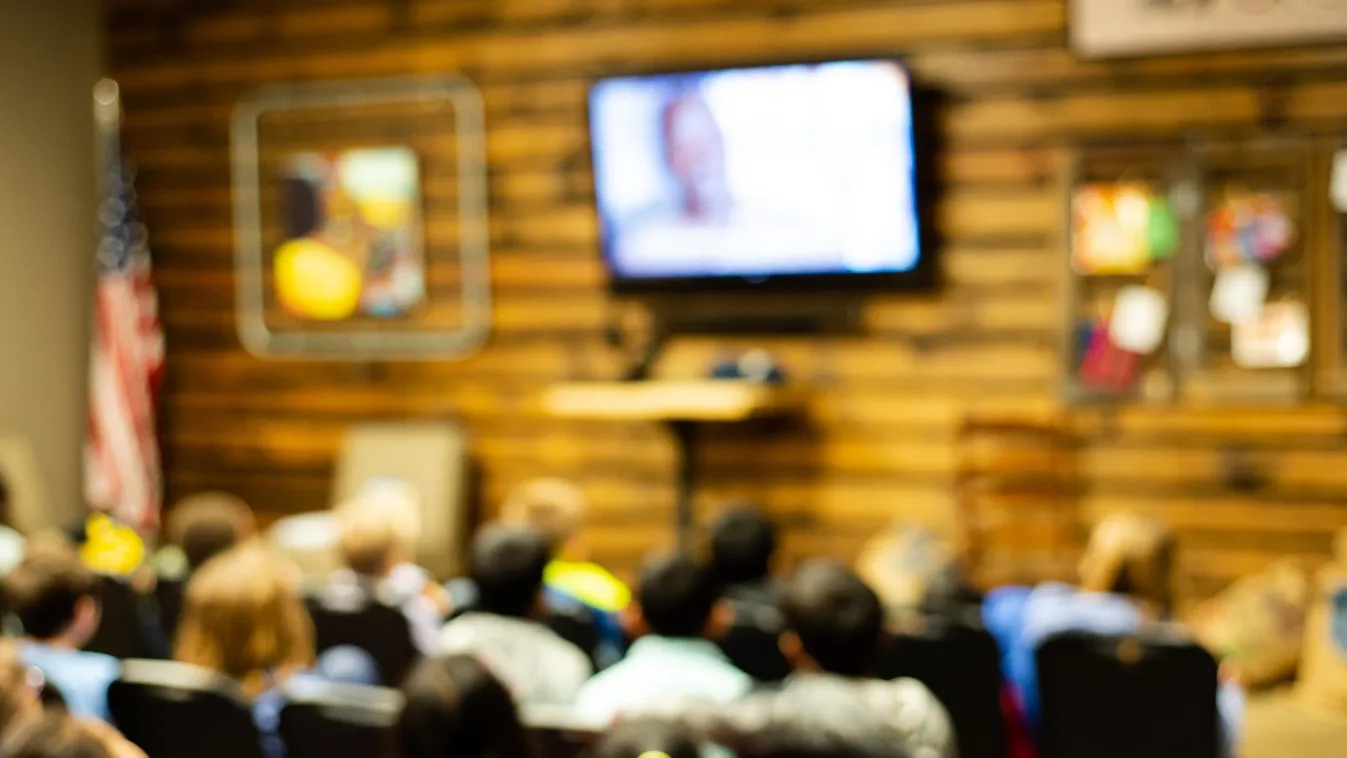 444-es filmet vetítettek a diákoknak fizika órán egy egyházi gimnáziumban