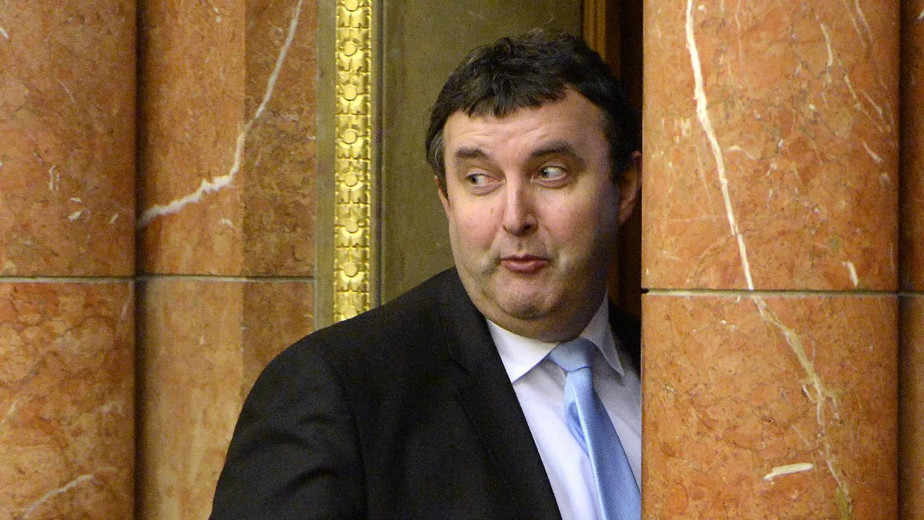 Brüsszelben magyarázkodik Palkovics