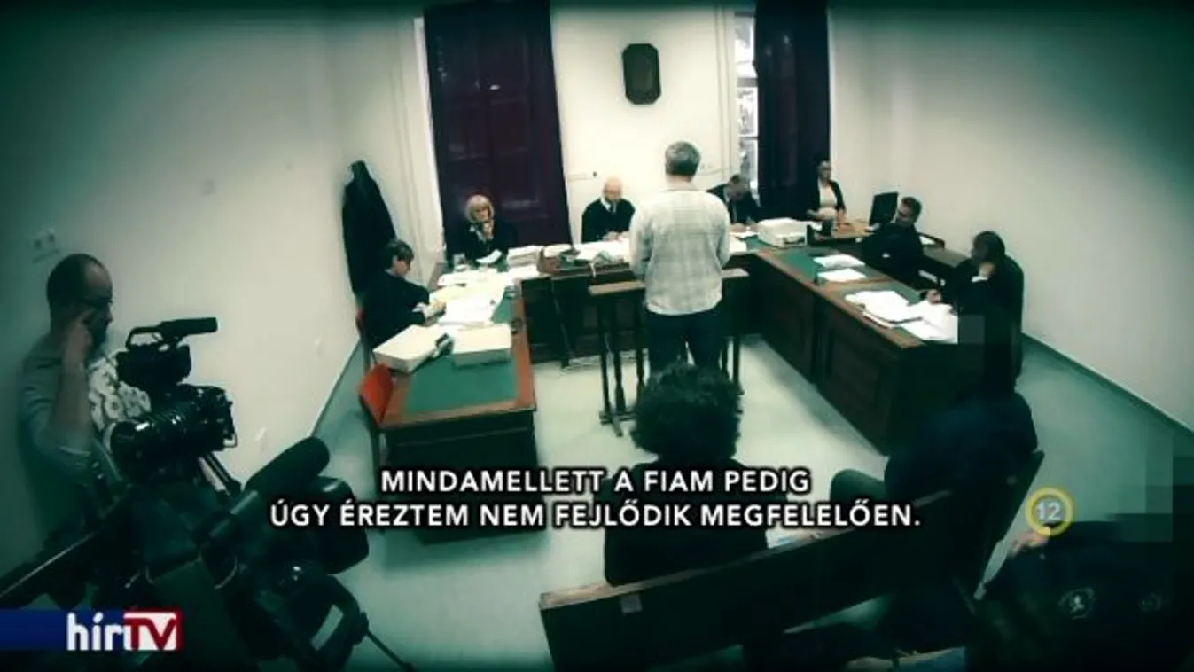 Áldozata nyakán és arcán ugrált