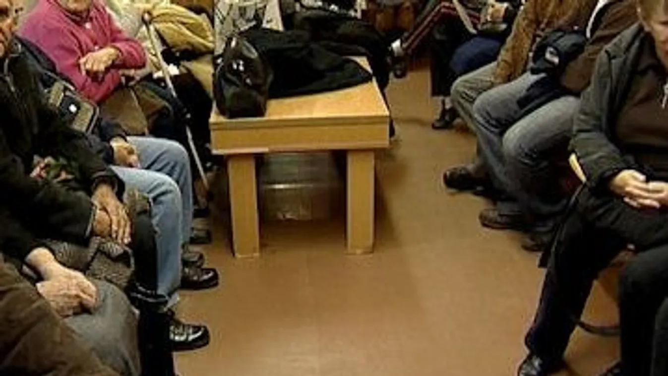 Még mindig túl hosszúak a várólisták