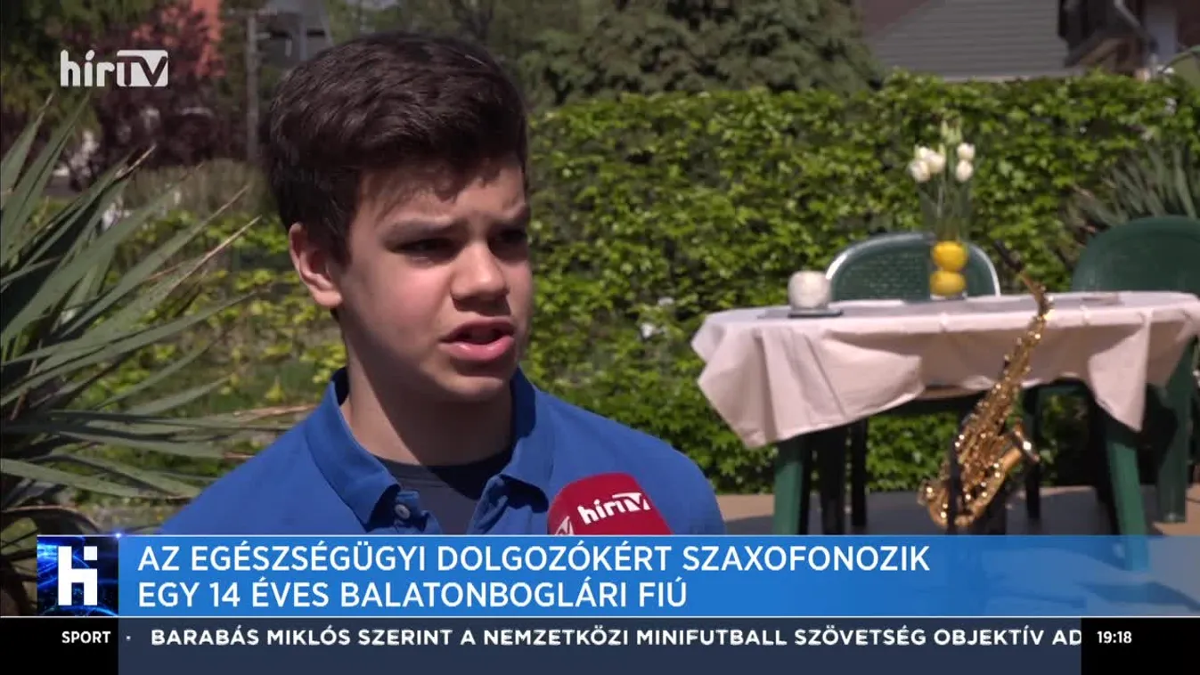 Az egészségügyi dolgozókért szaxofonozik egy 14 éves balatonboglári fiú