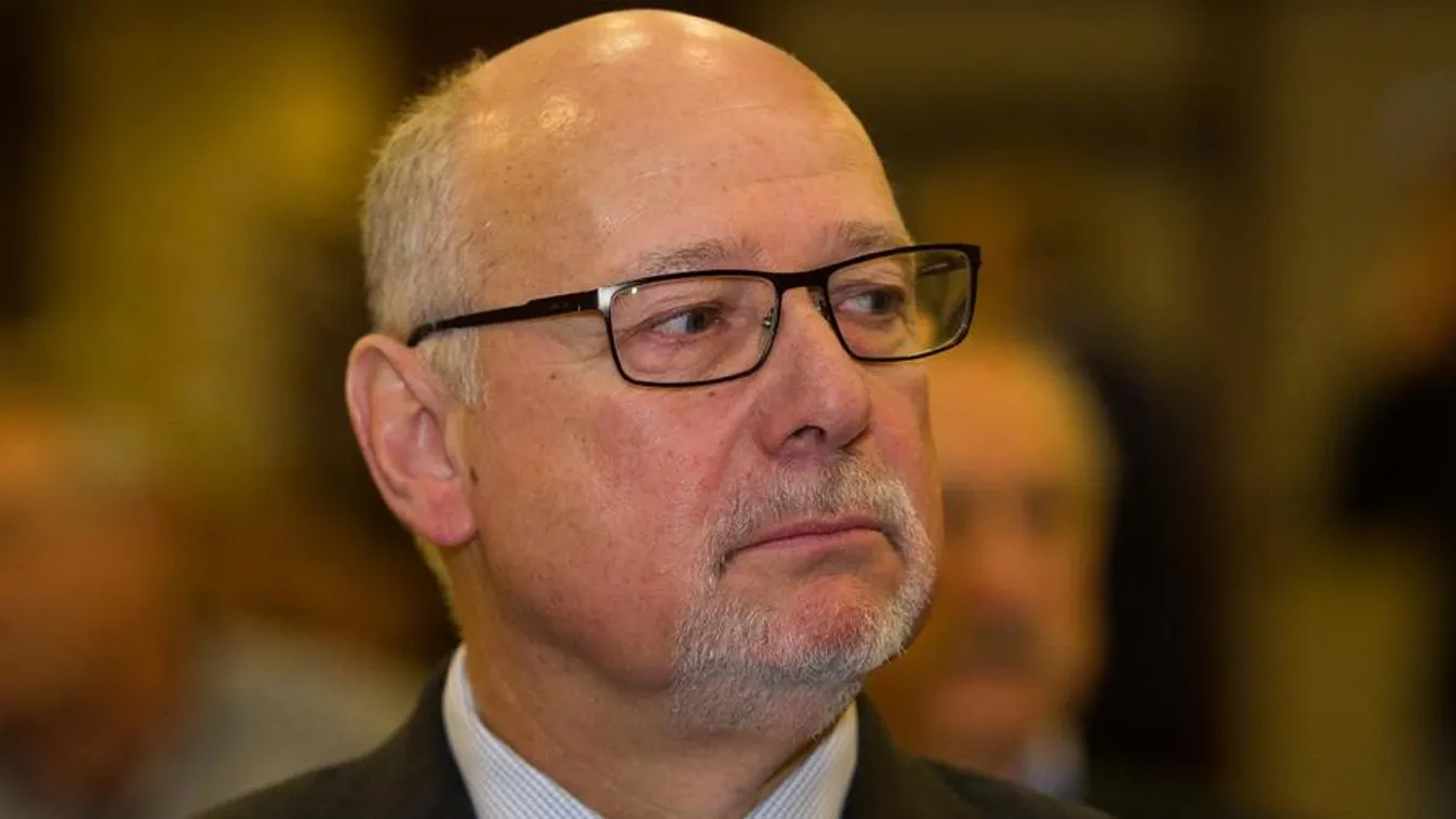 Bienerth egy teljes átvilágítással nyit az úszószövetség élén