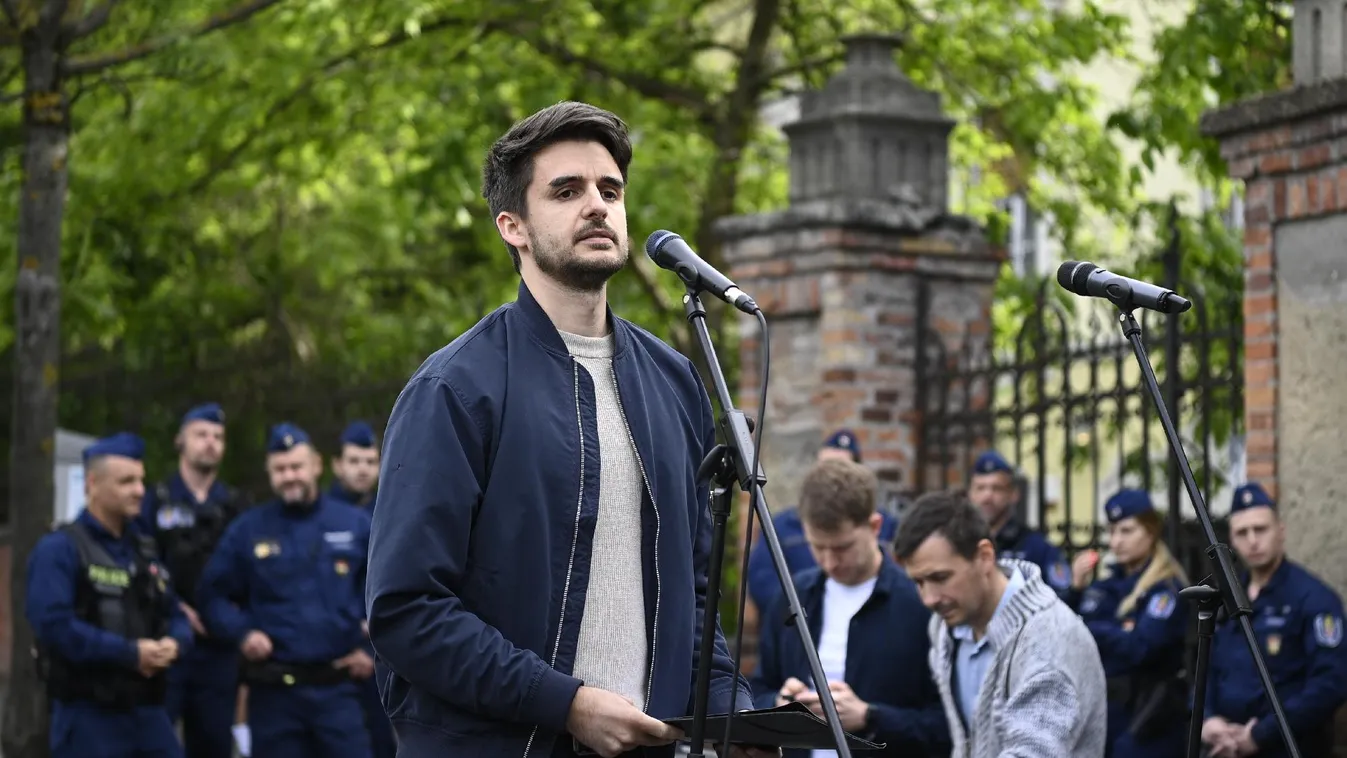 Lemondott a Momentum elnöke