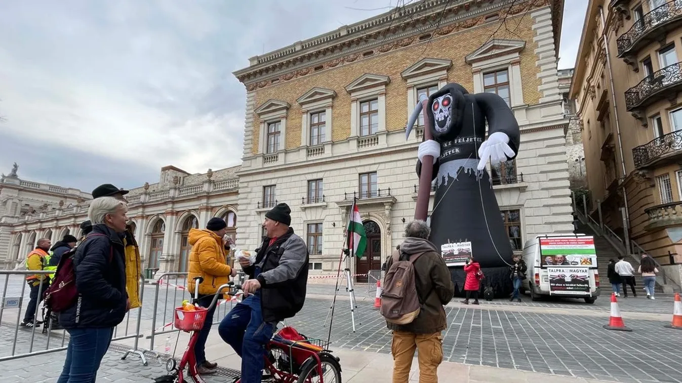 Totális érdektelenségbe fulladt a Várkert Bazárnál tartott demonstráció