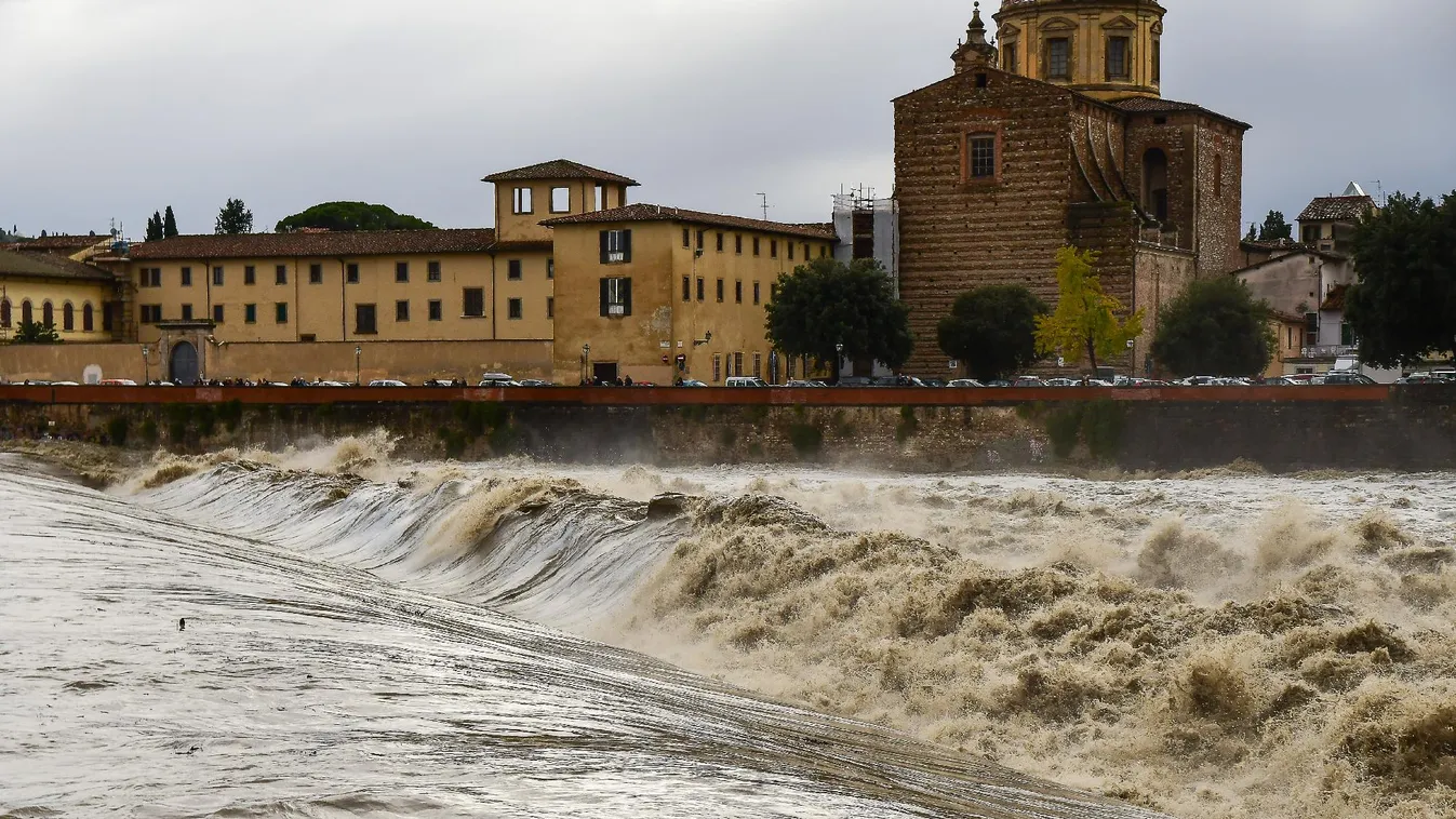 A hatalmas mennyiségű víztömeg miatt nagy volt a riadalom a híres reneszánsz városban