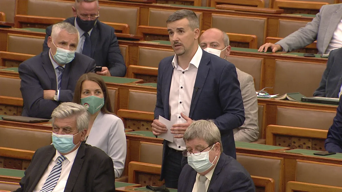 Mentelmi joggal üzletel a baloldal