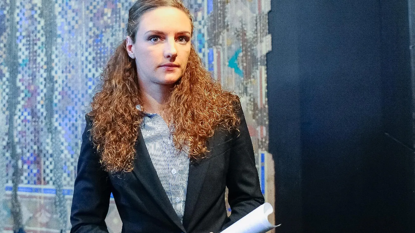 Ki kell adniuk a Hosszú Katinkáékkal kötött szerződéseket