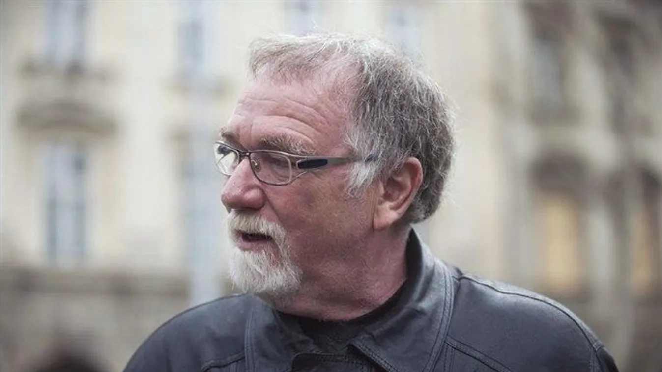 Elhunyt Vágó István