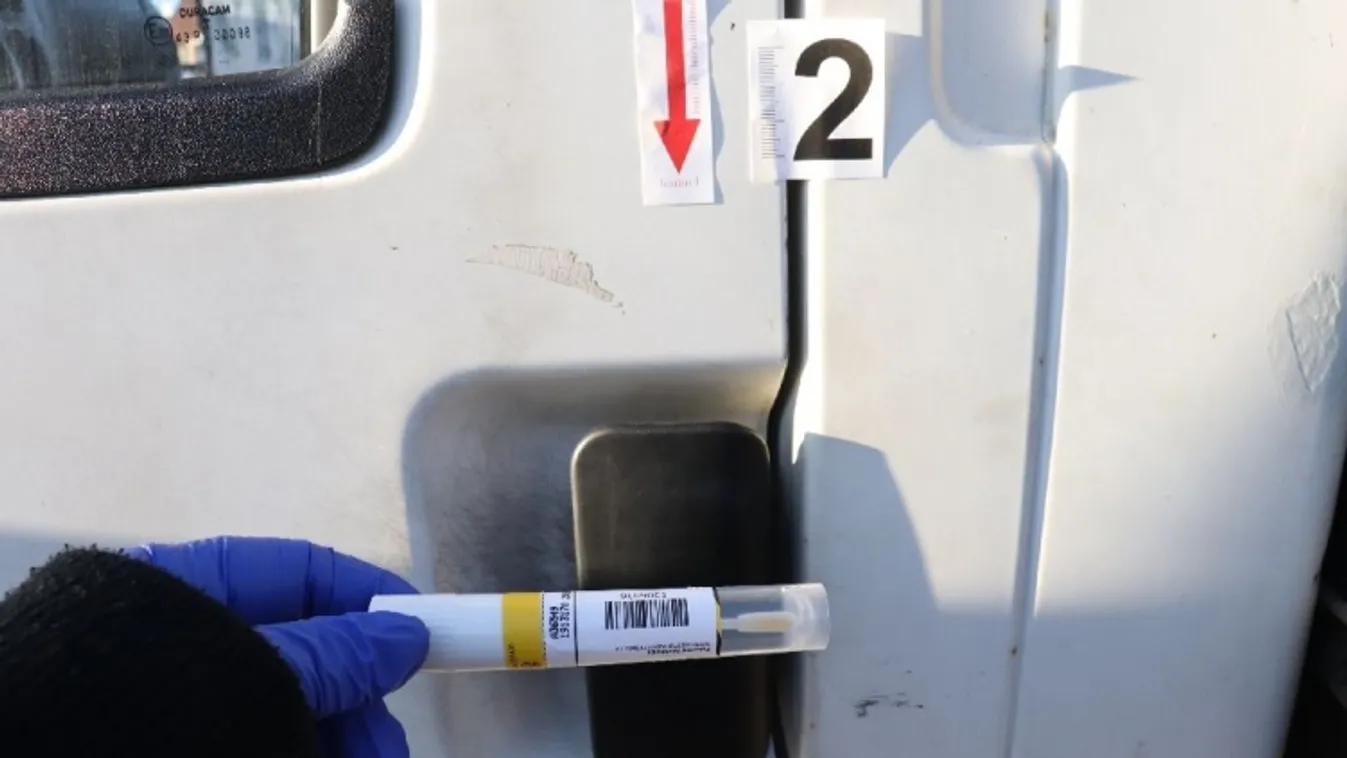 Rács mögött a két férfi