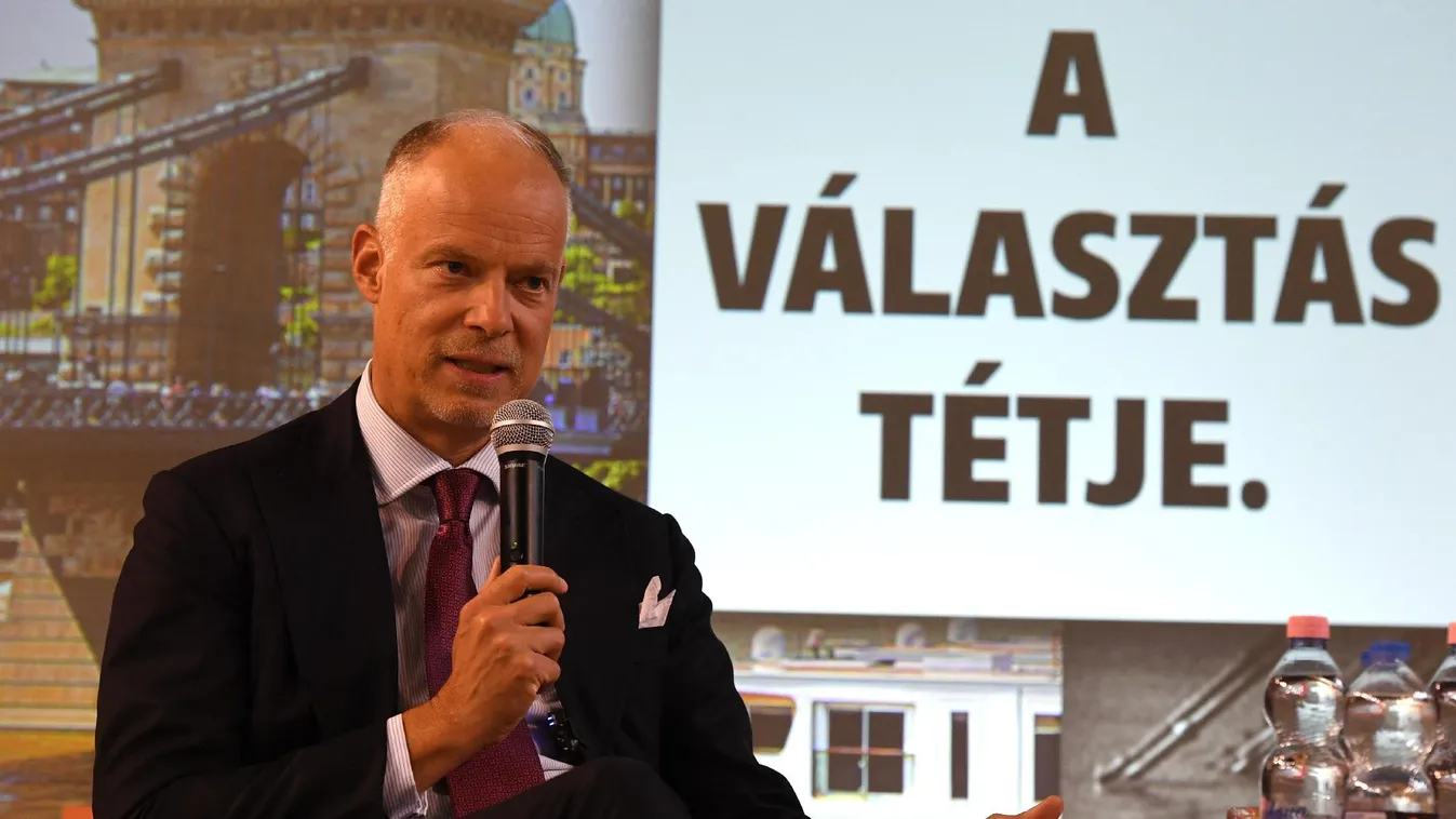 Szalay-Bobrovniczky Kristóf: A választások tétje a háború eszkalációjának megállítása