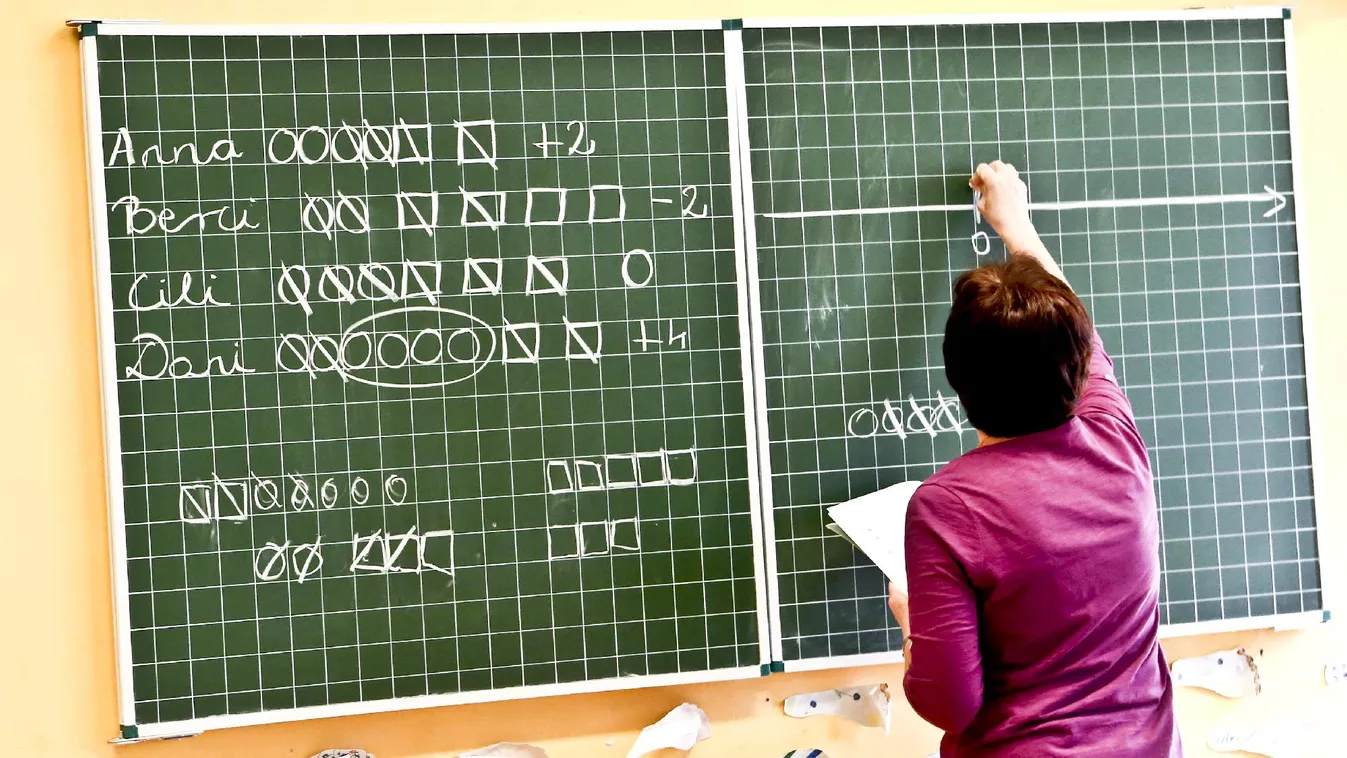 Nem kapkodja el a kormány kifezetni azt, ami jár a pedagógusoknak