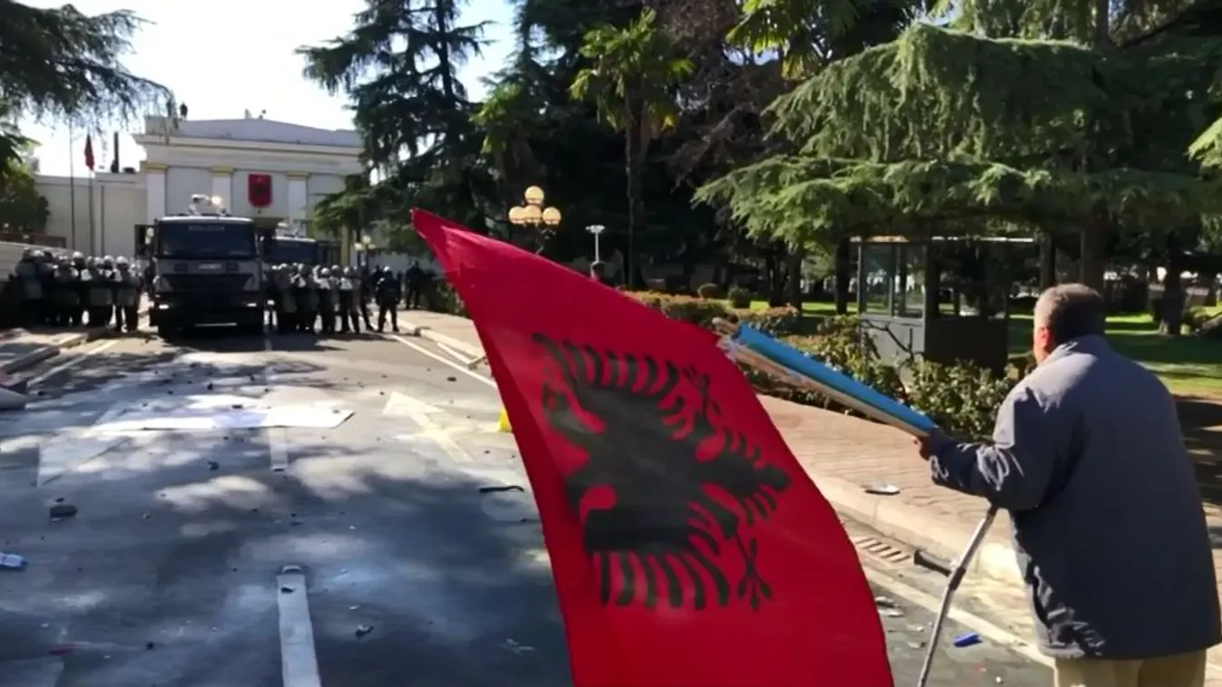 Tízezrek követelték a miniszterelnök lemondását