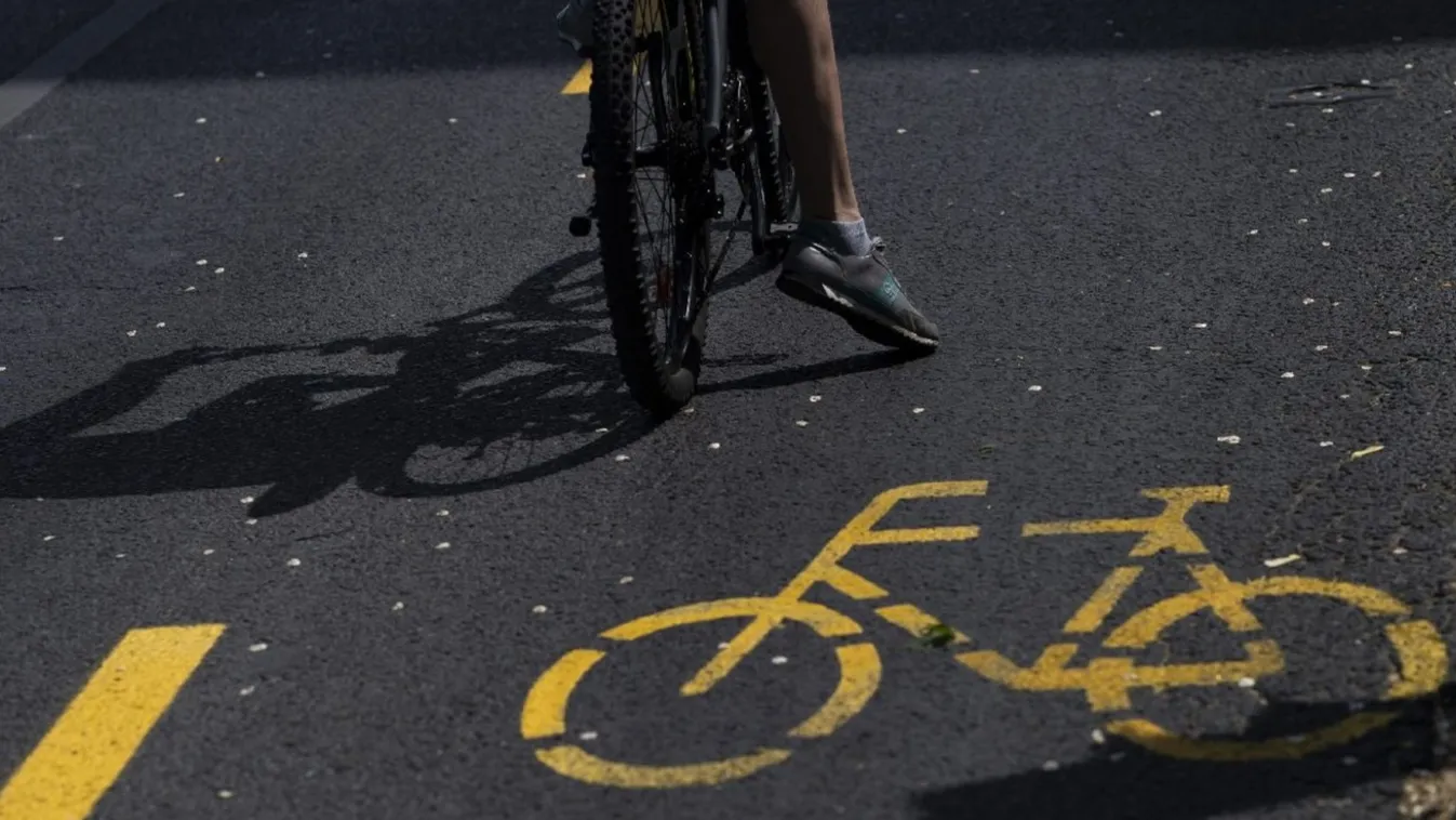 Új kerékpársávokat alakítanak ki a Baross utcában