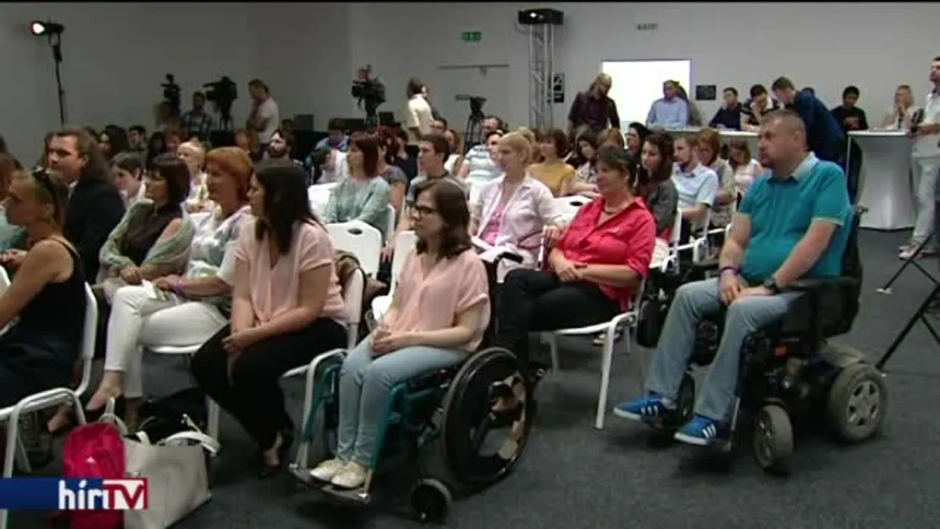 A felére csökkent a fogyatékkal élők bére