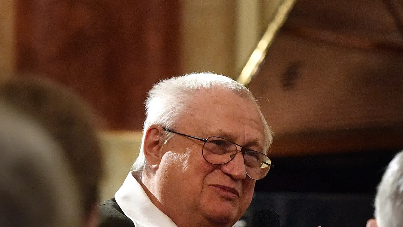 In memoriam Czakó Gábor