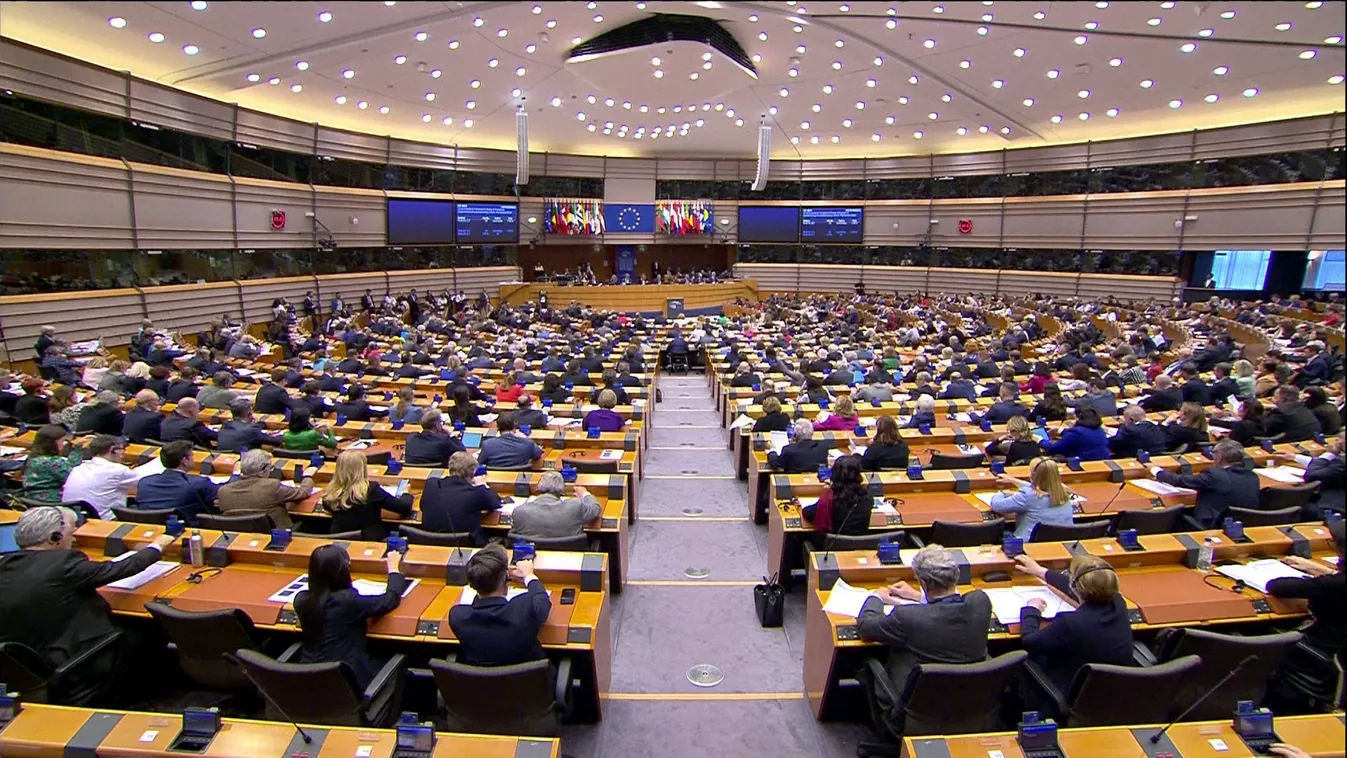 Orbán Viktor: Magyarország nem enged a migrációs őrületnek + videó