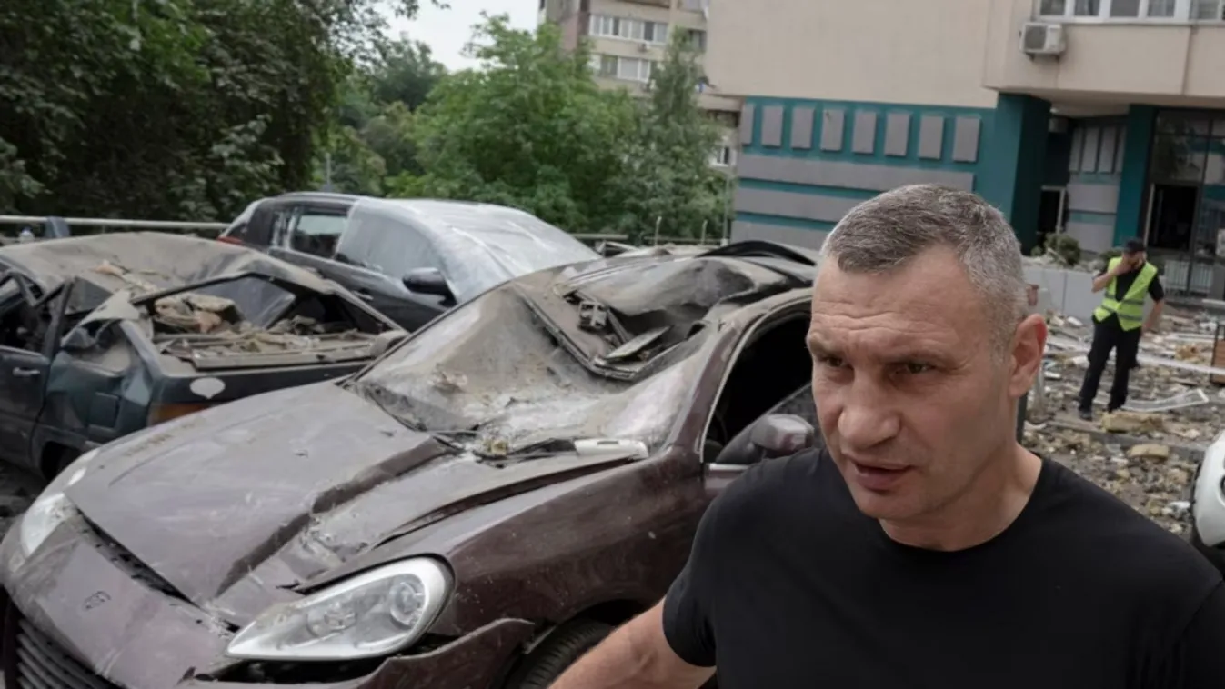 Kijev lakónegyedeiben orosz rakéták darabjai hullottak az égből