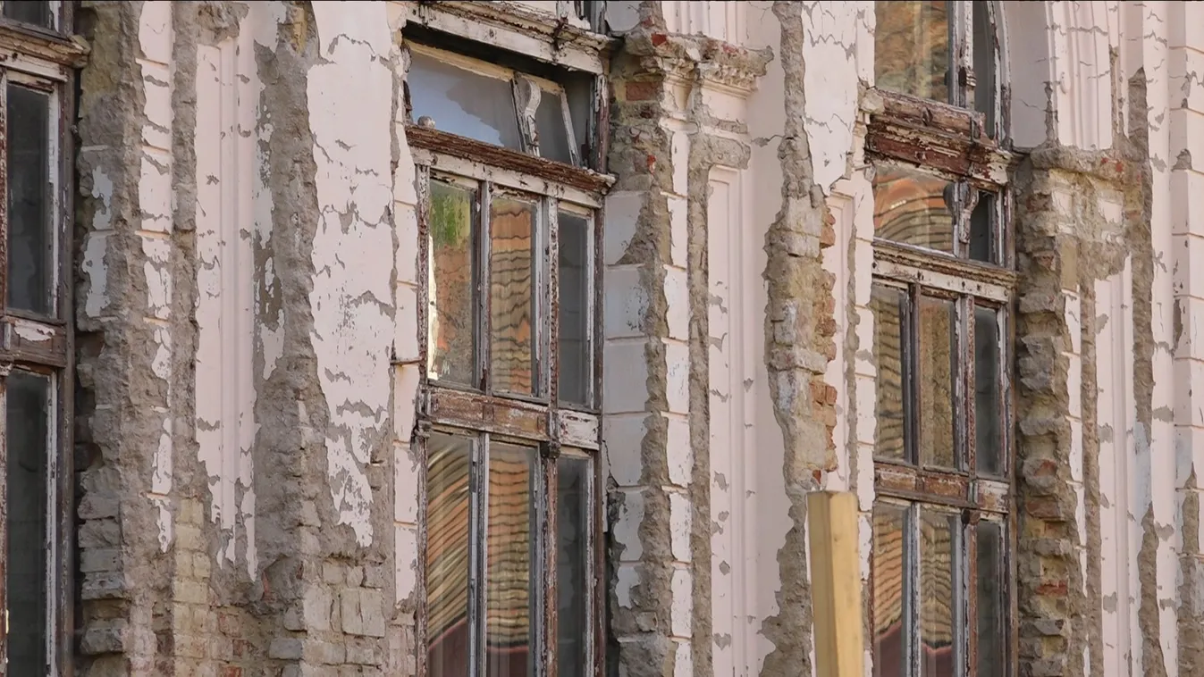 Összeomlás közeli állapotban van Pécs egyik belvárosi műemlék épülete