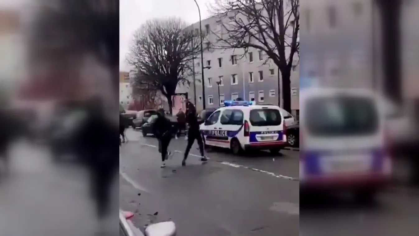 Vascsövekkel támadtak a rendőrökre