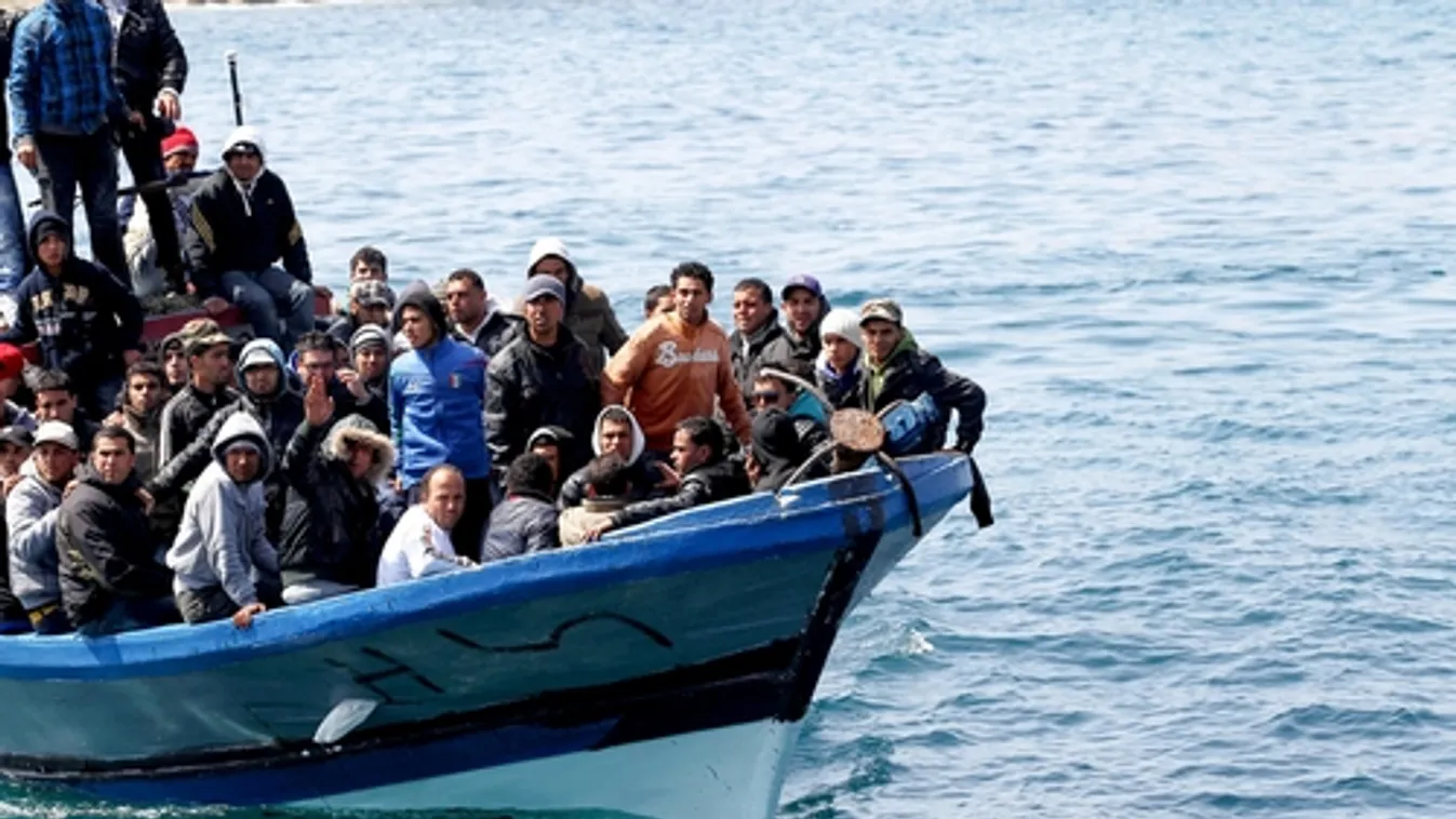 Felére csökkent az Olaszországot tengeren át elérő migránsok száma