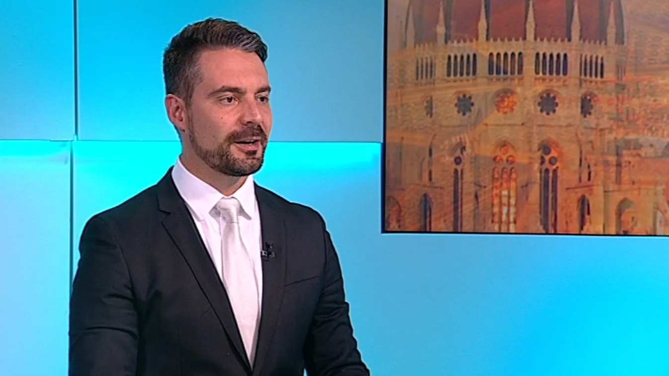 Vona Gábor lemondott a Jobbik elnöki posztjáról