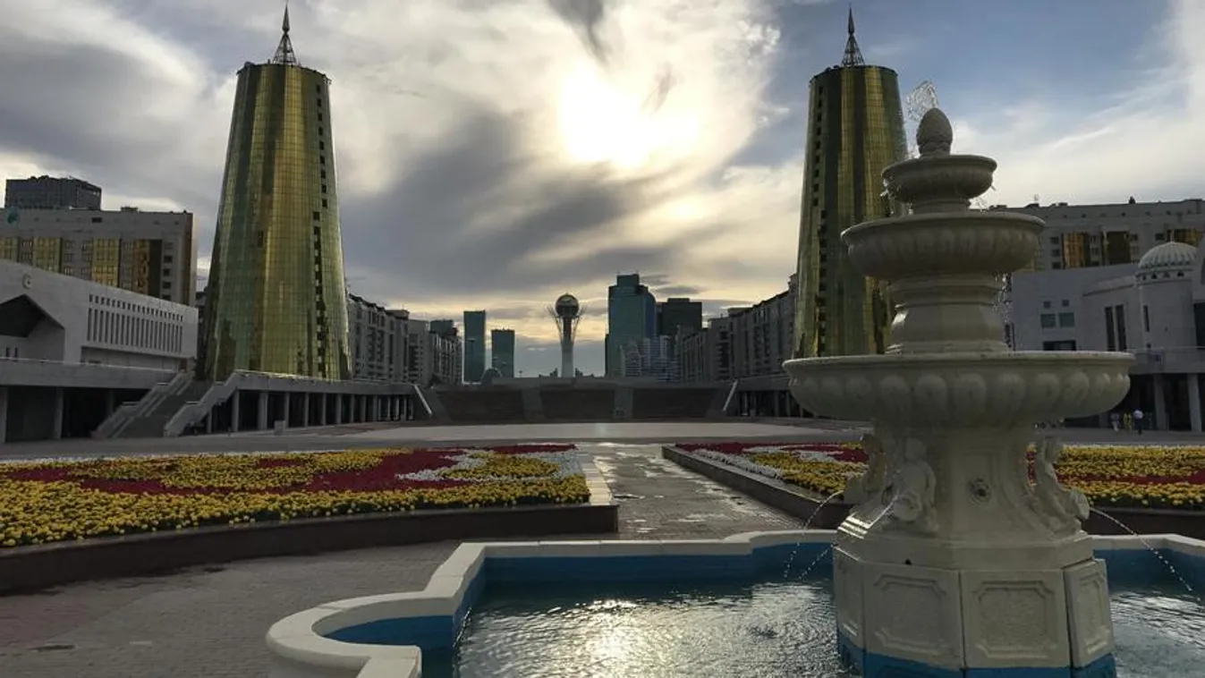 A sztyeppei Dubajban kesztyűben eszik a lóburgert