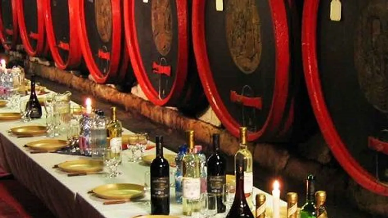 Jó boroknak szép hazája Erdély – Vetítő