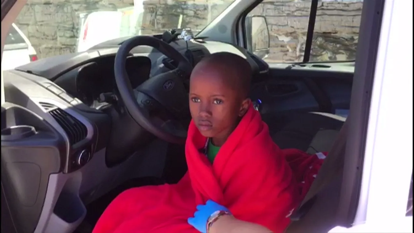 Migránsgyerekek befogadására kényszeríti a régiókat a baloldali spanyol kormány + videó