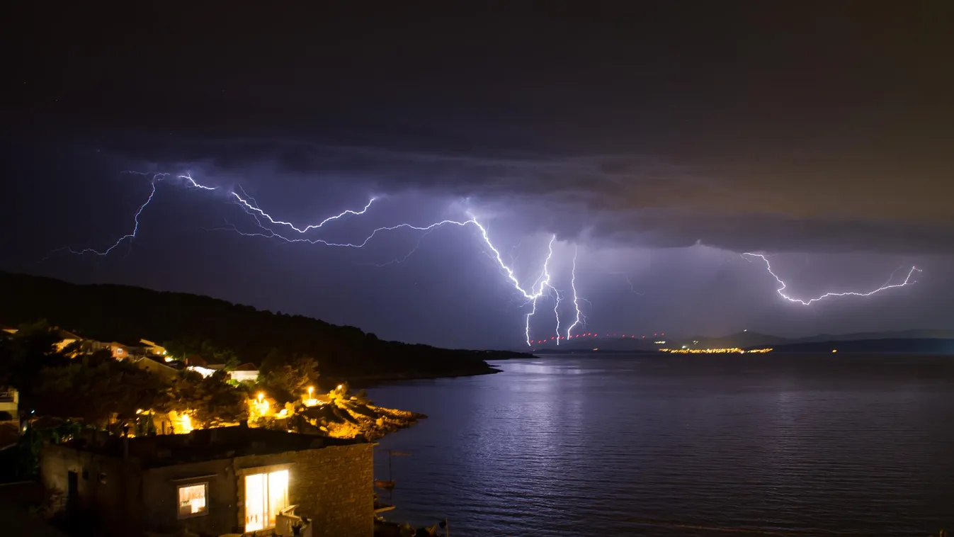 Óriási károkat okozott a vihar a horvátországi Splitben