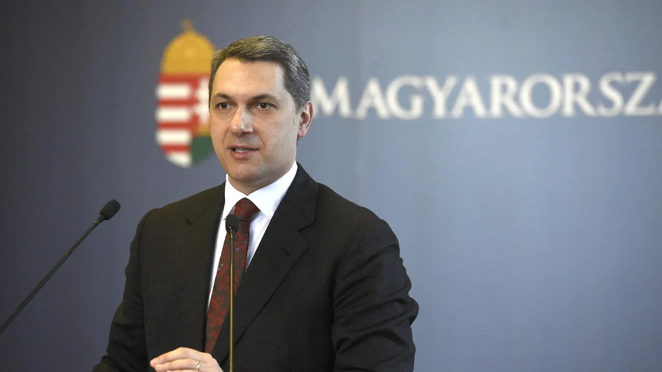 Lázár: Lopakodó, sunyi módon szervezik a betelepítést