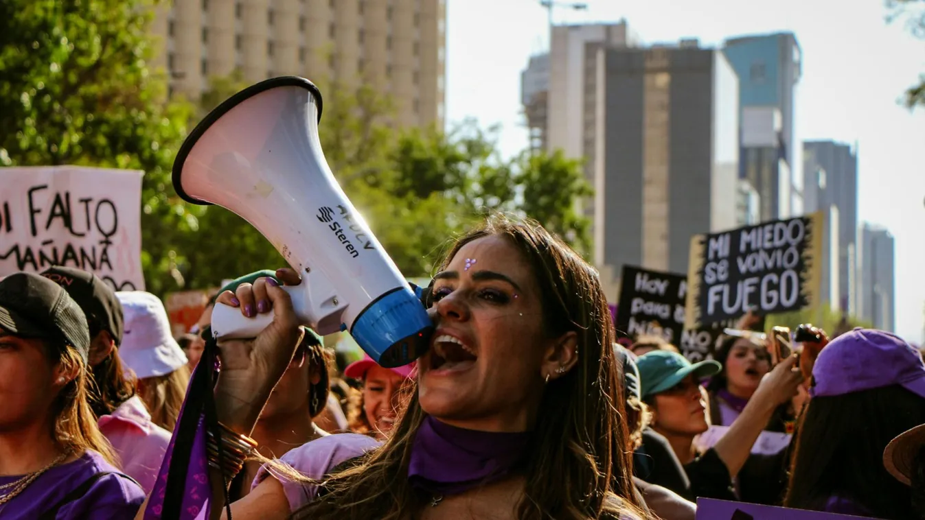 Romániában kitört a káosz: Magyarok lakta városokban is tüntetnek a megszorítások ellen