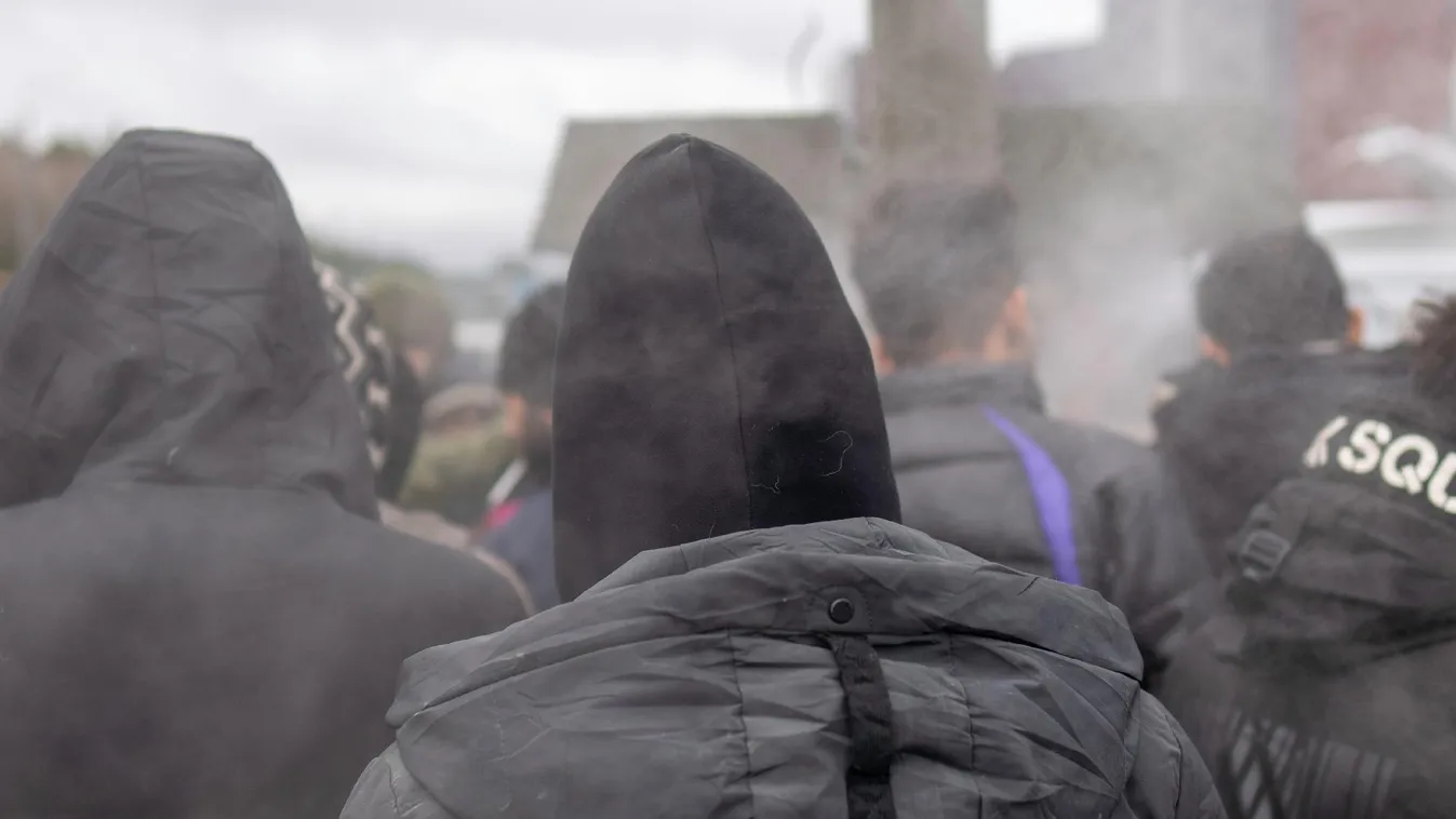 Így posztolgat a magát „gyilkos csoportnak” nevező embercsempész-banda a déli határnál