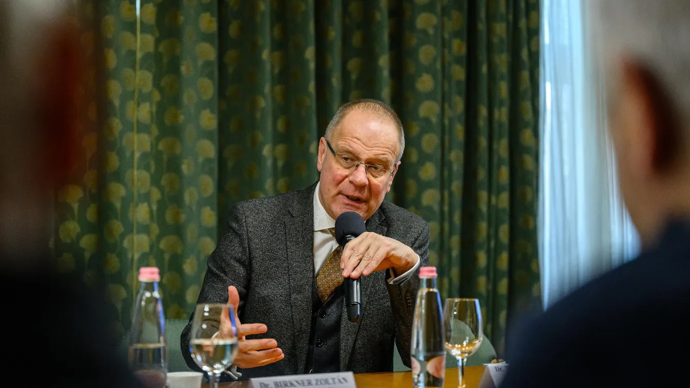 Navracsics Tibor: a 2025-ös költségvetés szigorítja az önkormányzatok gazdálkodását