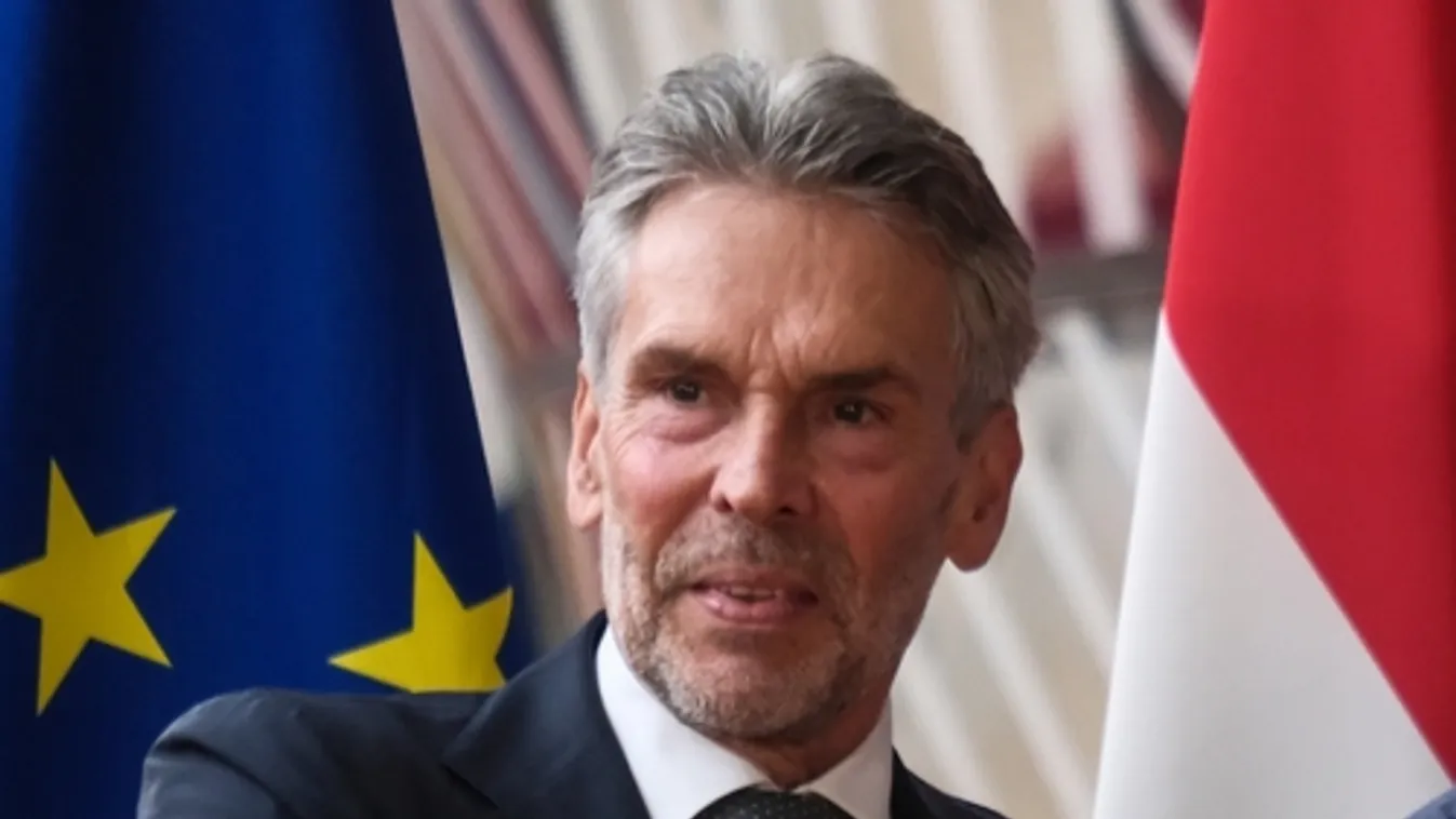 Tornyocskájának elhagyására szólították fel a holland miniszterelnököt