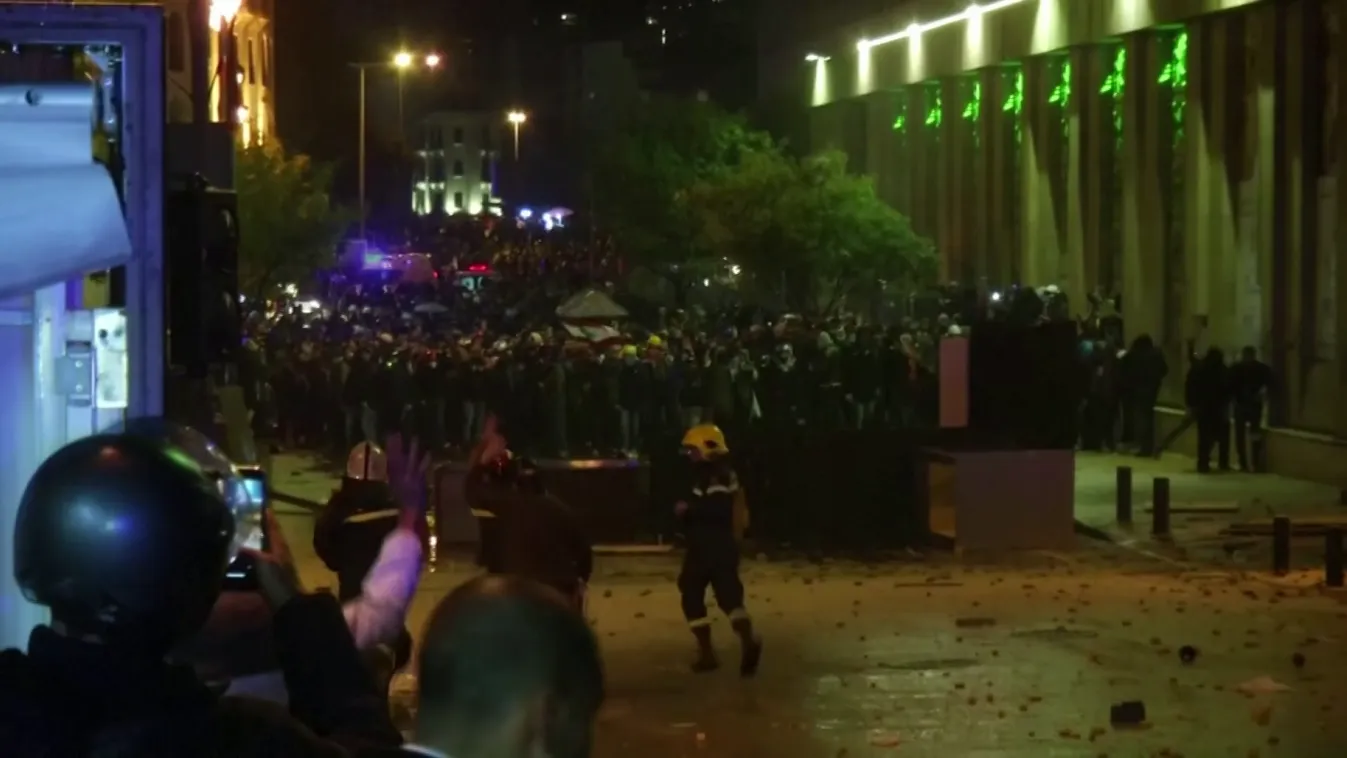 Több tucatnyi sérültje van a tüntetéseknek