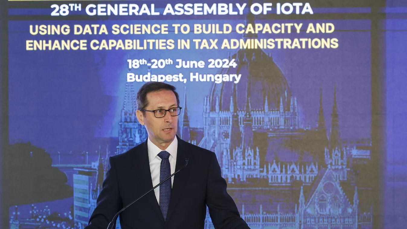 Varga Mihály: A jelenlegi uniós vezetés a blokkosodás irányába halad, most például büntetővámokkal sújtaná a keleti elektromos autógyártókat + videó