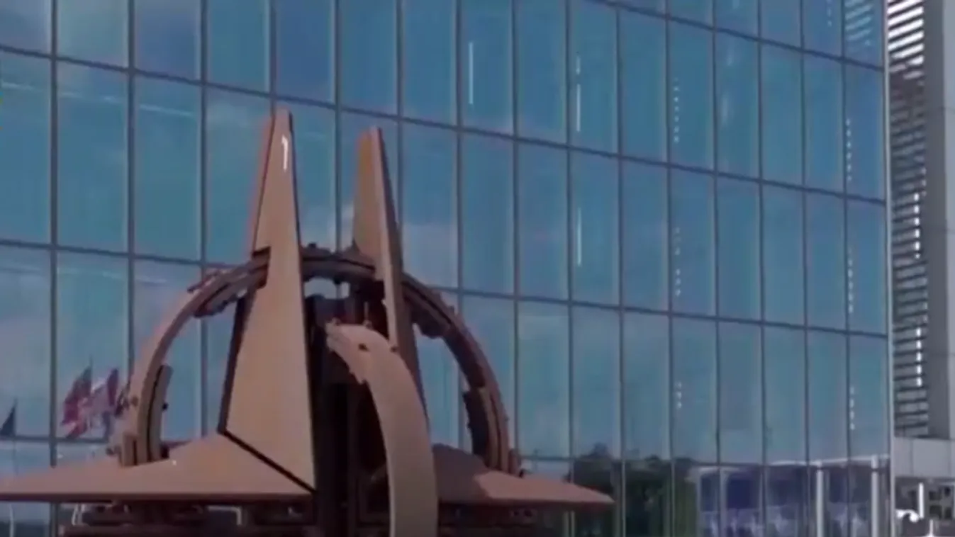 Elemző szerint akár az ördög is vezetheti a NATO-t, ha kimaradunk a háborúból + videó