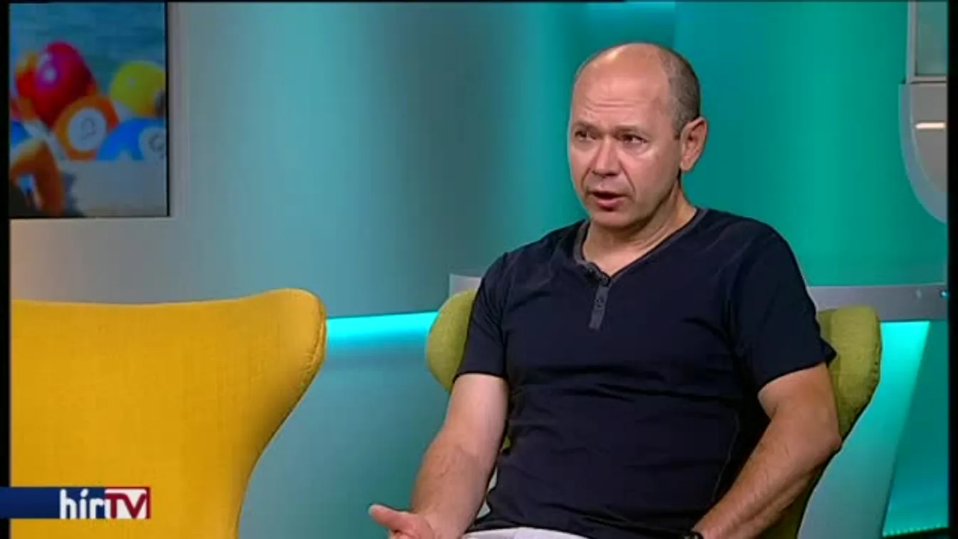 Óriási, színes biliárdgolyók