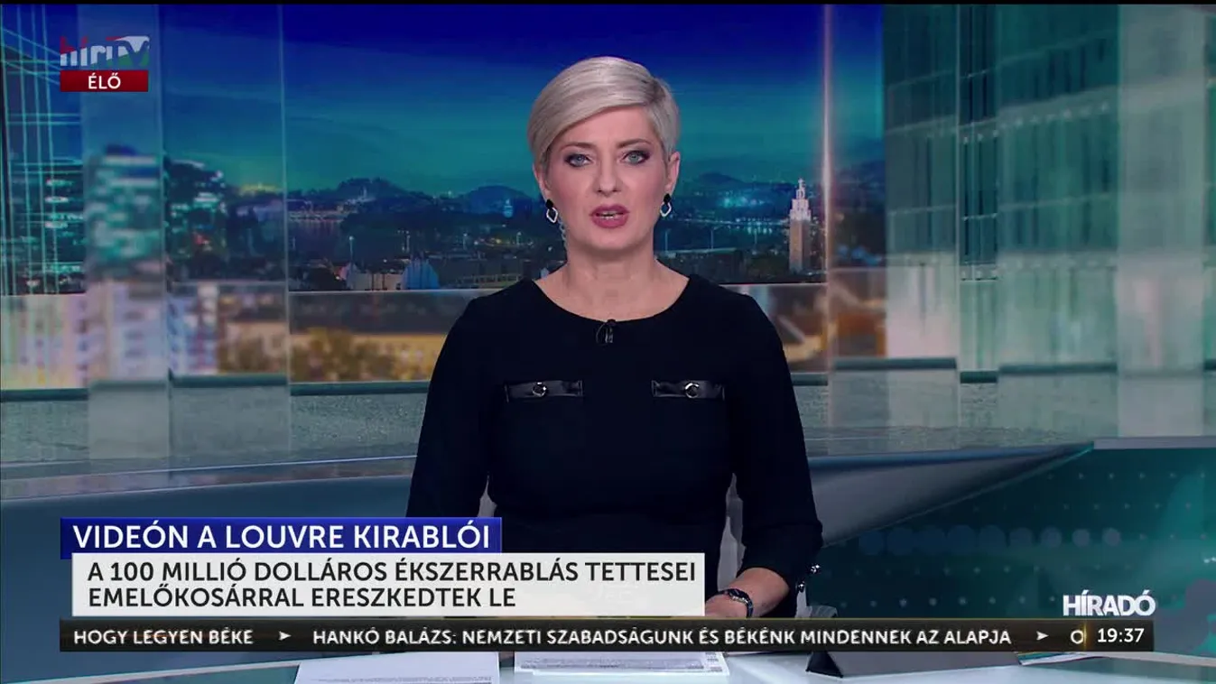 Videón a Louvre kirablói