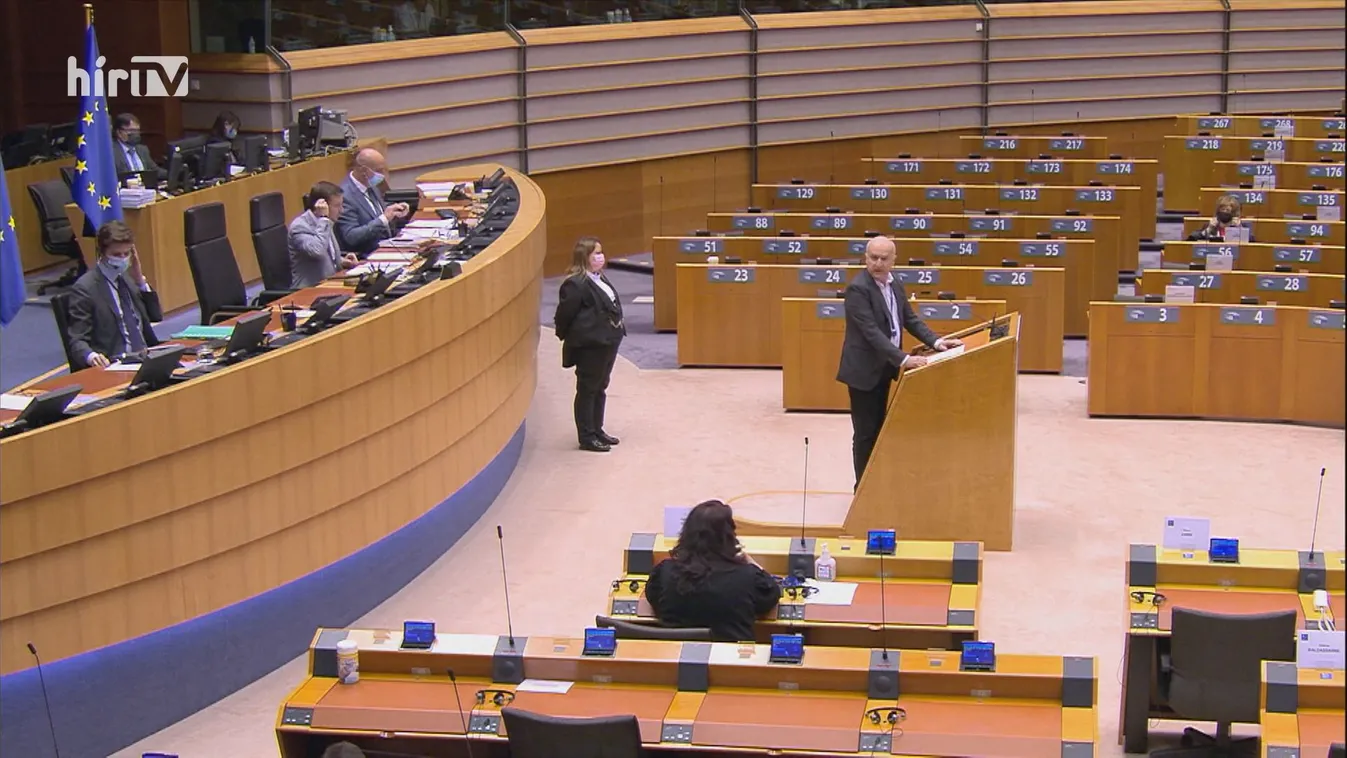 A balliberálisok szerint a férfiak is szülhetnek gyereket