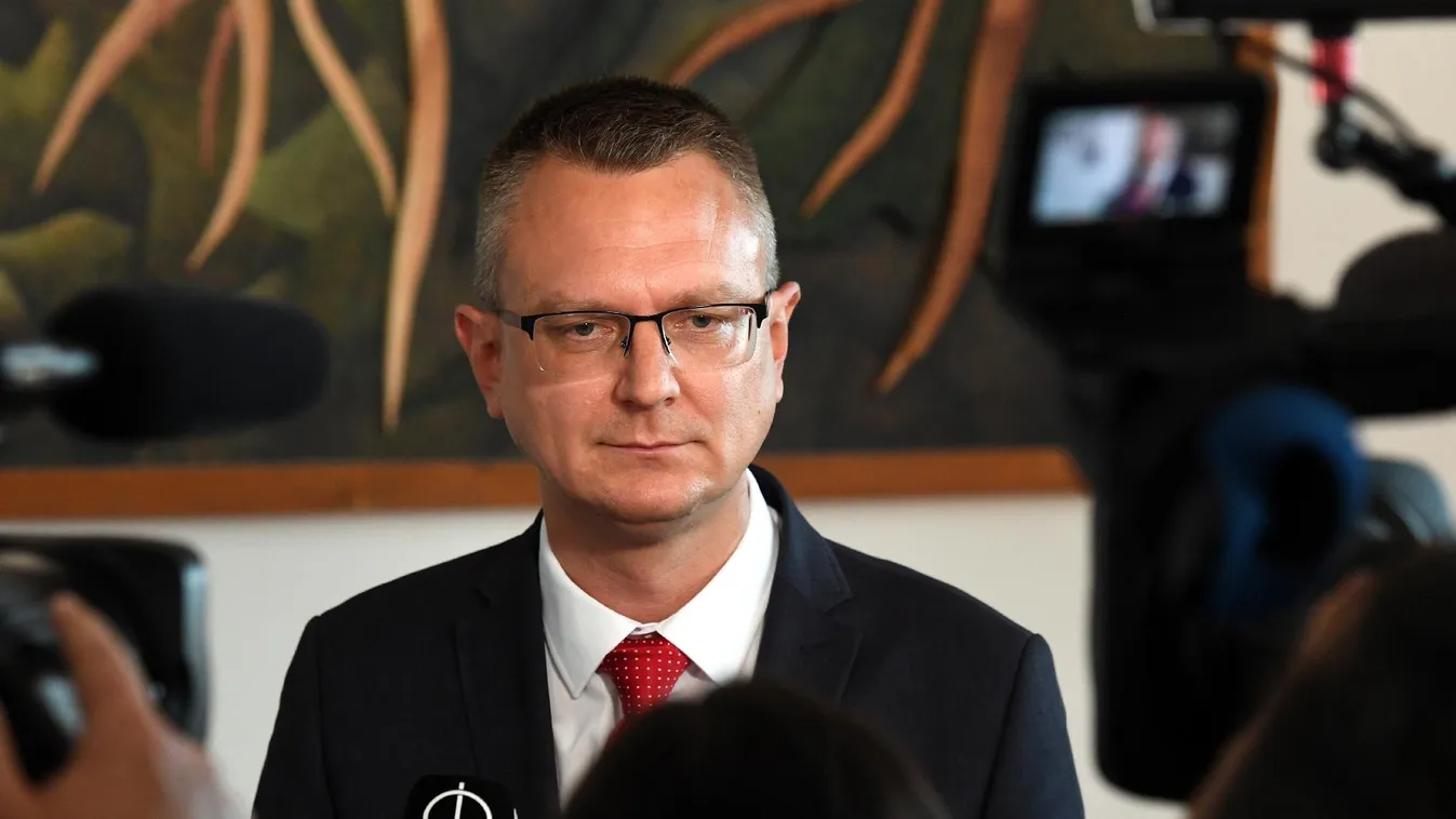 Rétvári Bence: 250 millió letöltésnél jár a Nemzeti Köznevelési Portál