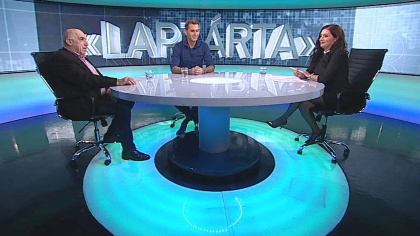 Lassan jár a posta a Kossuth téren