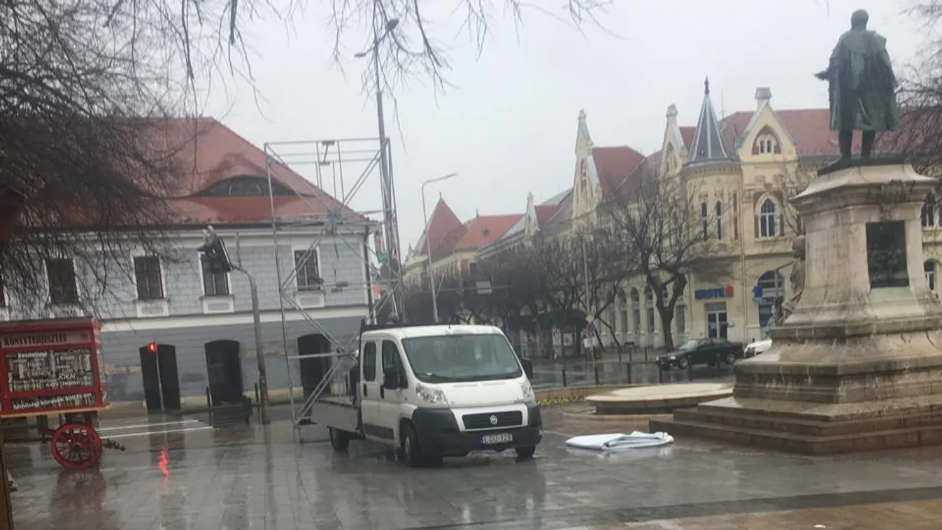 Törvénytelenül bontották el az LMP plakátját a fideszes városvezető megbízásából