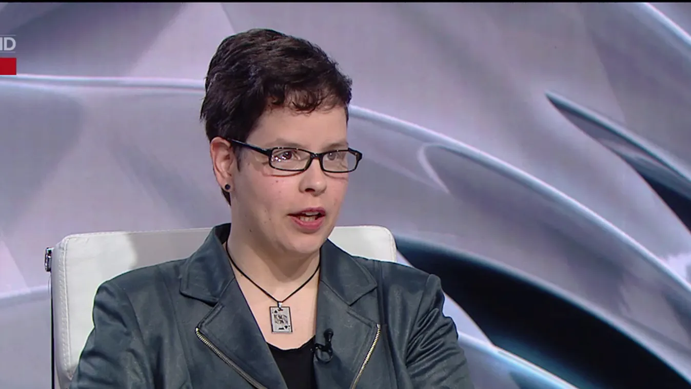 Soós Eszter Petronella: Macron köbre emelte a stílust