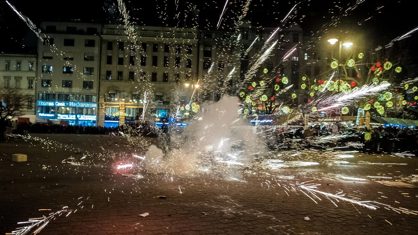 Pénteken nyitnak a tűzijáték árusok